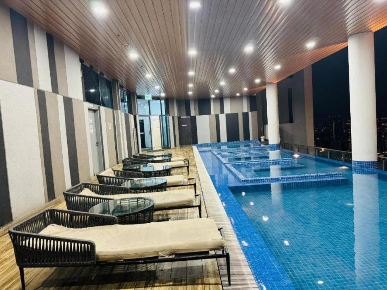 The Luxe Colony Klcc By Sky Pool Apartment กัวลาลัมเปอร์ ภายนอก รูปภาพ