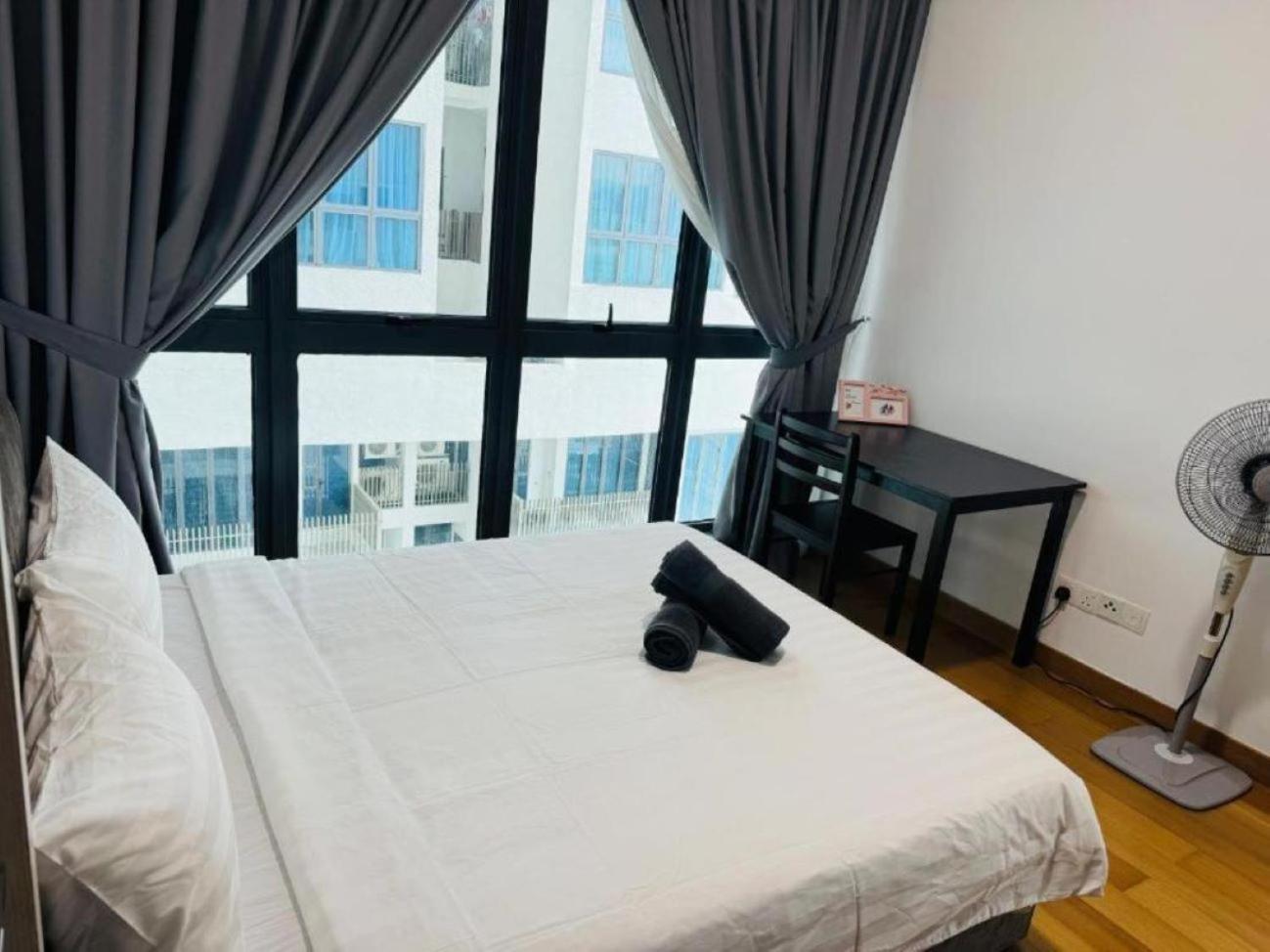 The Luxe Colony Klcc By Sky Pool Apartment กัวลาลัมเปอร์ ภายนอก รูปภาพ
